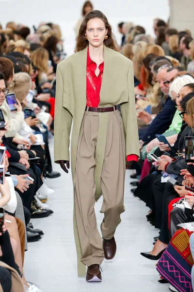 Look 12